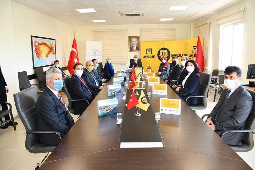 ASYAPORT &Ouml;ĞRENCİLERE TABLET HEDİYE ETTİ