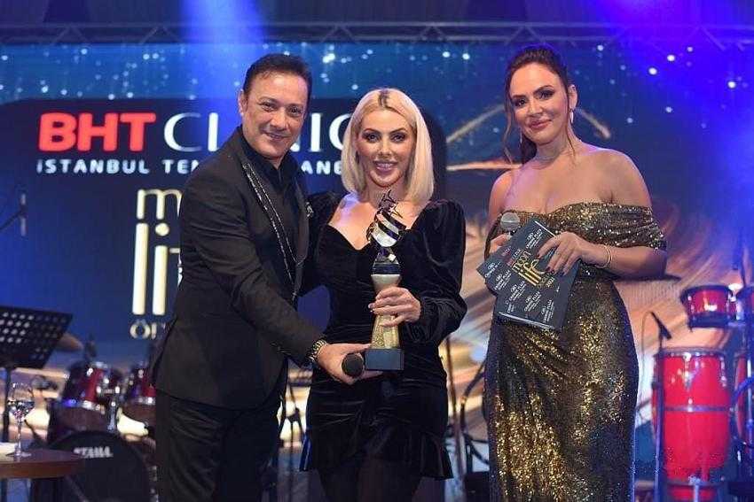 H&Uuml;LYA AZİZ'E BAŞARI &Ouml;D&Uuml;L&Uuml;