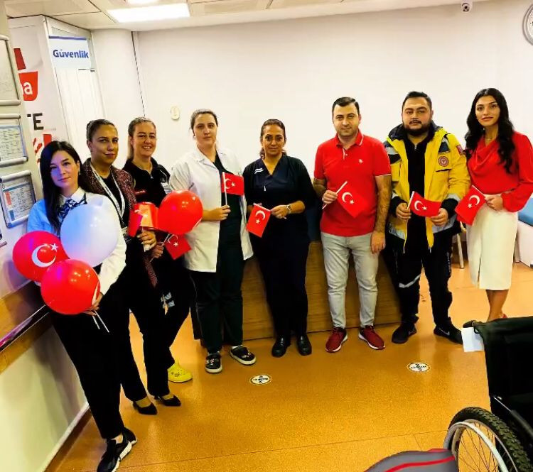   29 EKİM CUMHURİYET BAYRAMINI &Ouml;ZEL STAR MEDİCA HASTANESİ COŞKUYLA KUTLADI