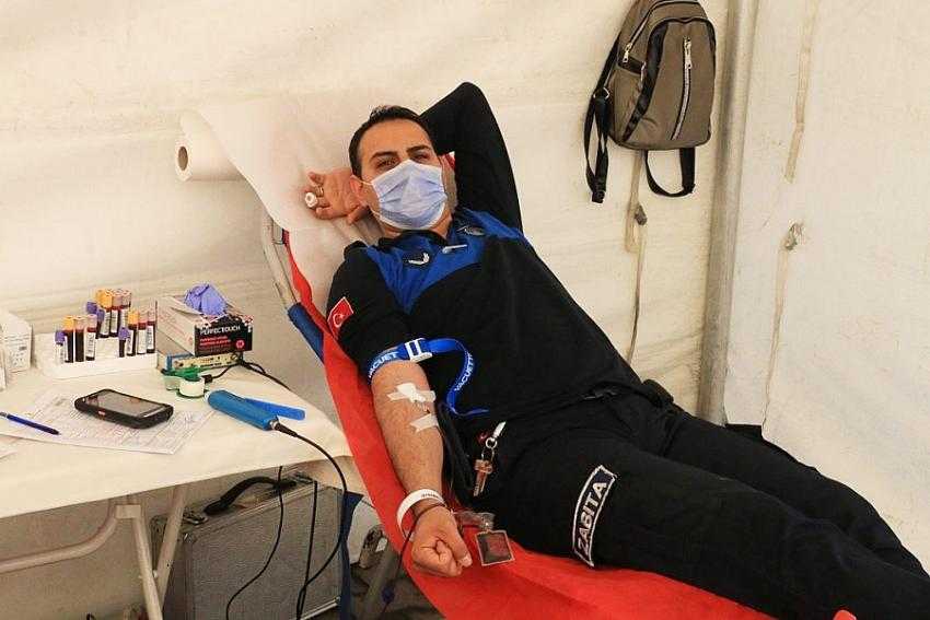 BELEDİYE PERSONELİNDEN &Ouml;RNEK DAVRANIŞ