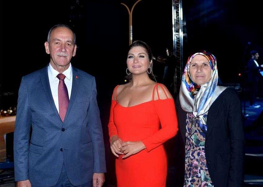 YAZ ŞENLİĞİ&rsquo;NDE SİBEL CAN COŞKUSU