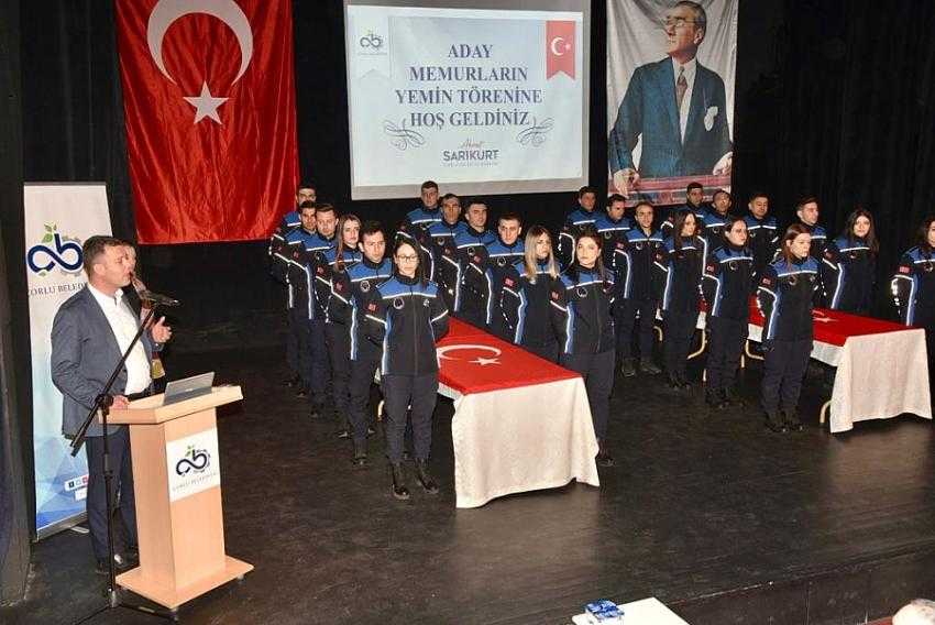 Yemin ederek g&ouml;reve başladılar