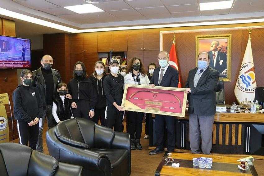 OK&Ccedil;ULUK SPORCULARINDAN BAŞKAN ATA' YA ZİYARET