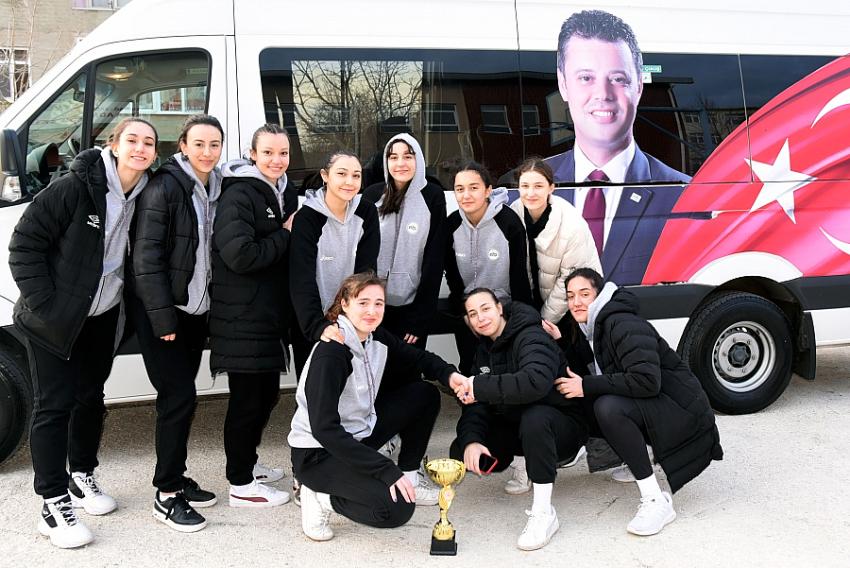 Gen&ccedil; Kızlarımız Namağlup Şampiyon Oldu