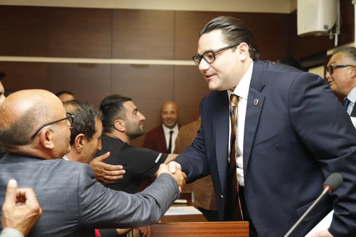 BAŞKAN BOZKURTER MİMAR, M&Uuml;TEAHHİT VE İNŞAAT M&Uuml;HENDİSLERİ İLE TOPLANTI YAPTI