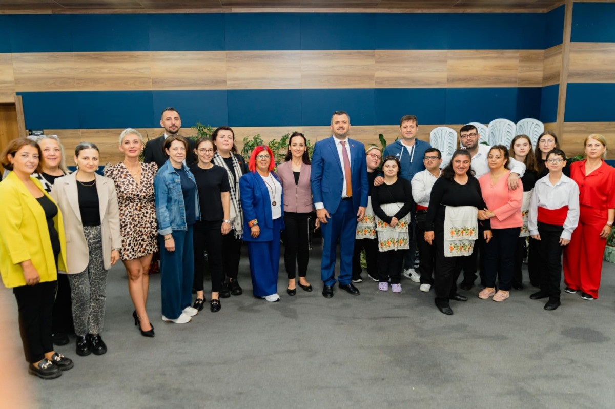 Başkan Taşyasan&rsquo;dan &Ouml;zel &Ccedil;ocuklara Duygulandıran Destek: &Ccedil;i&ccedil;eklerle Umut Yeşerdi
