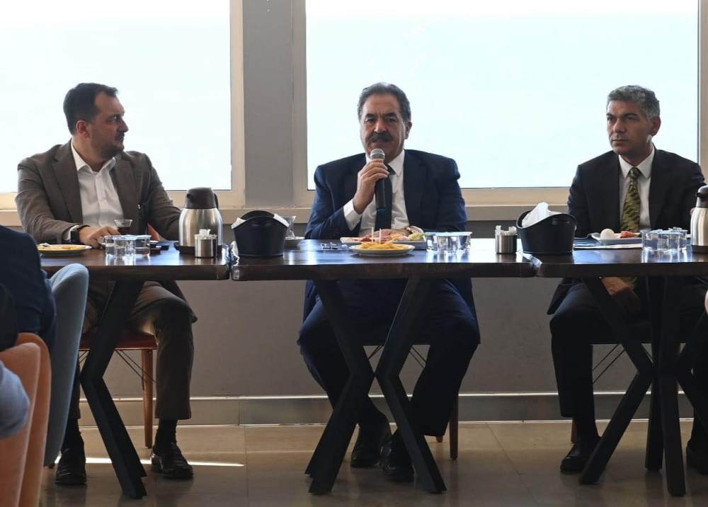 Başkan Y&uuml;ksel lise m&uuml;d&uuml;rleri ile bir araya geldi