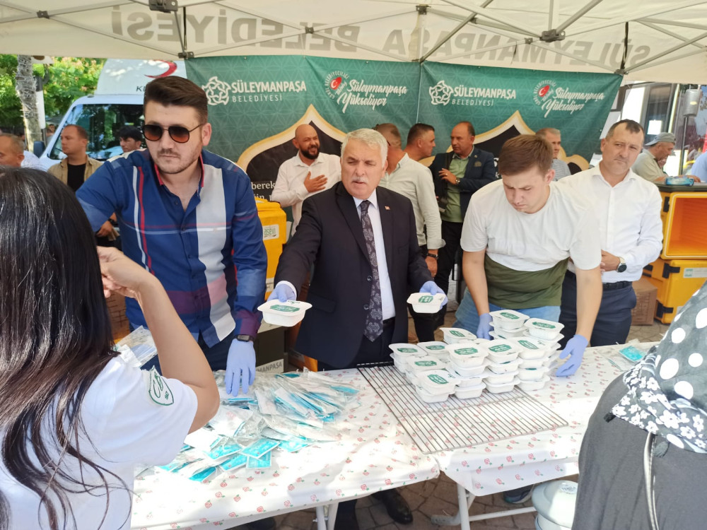 Başkan Y&uuml;ksel Vali Yıldırım ile birlikte Muharrem Ayı dolayısıyla aşure ikramında bulundu