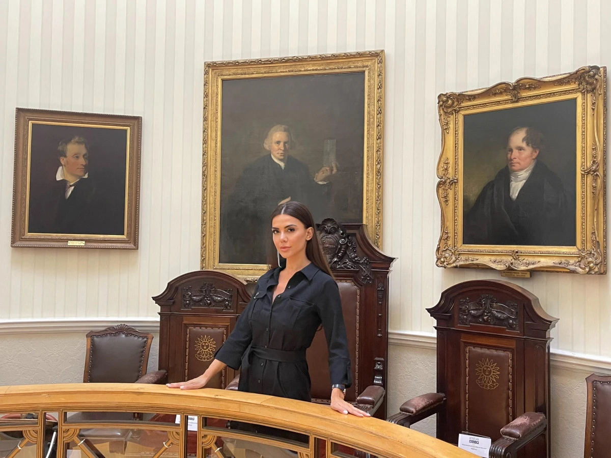 Bir Hayalin Ger&ccedil;ek Olduğu Yer. &Ouml;z Antik Sanat Galerisi Beşiktaş&rsquo;ta Kapılarını A&ccedil;tı