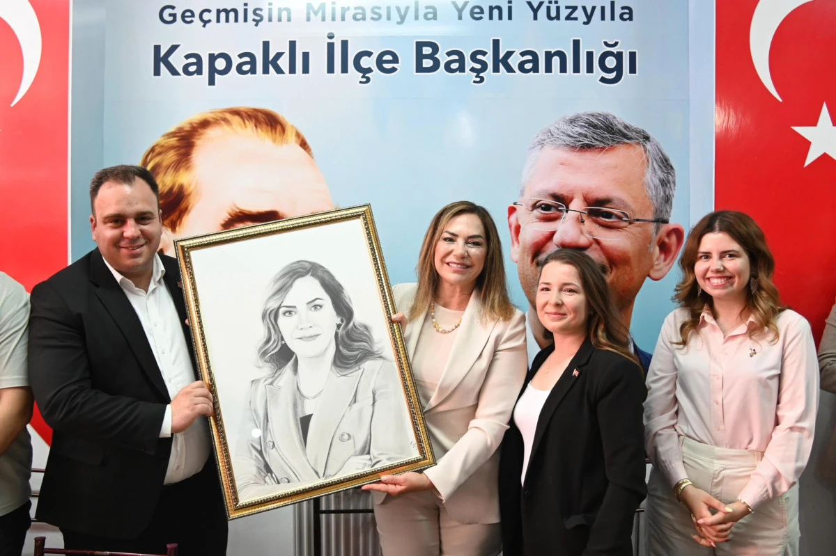 Candan Y&uuml;ceer Bayram &Ouml;ncesi Tekirdağlılarla Kucaklaştı