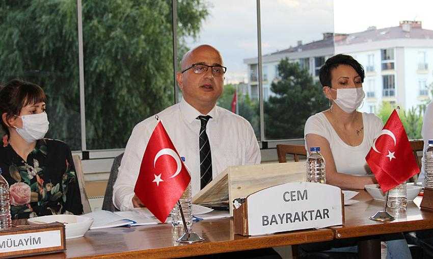 CEM BAYRAKTAR EKİBİNİ TANITTI