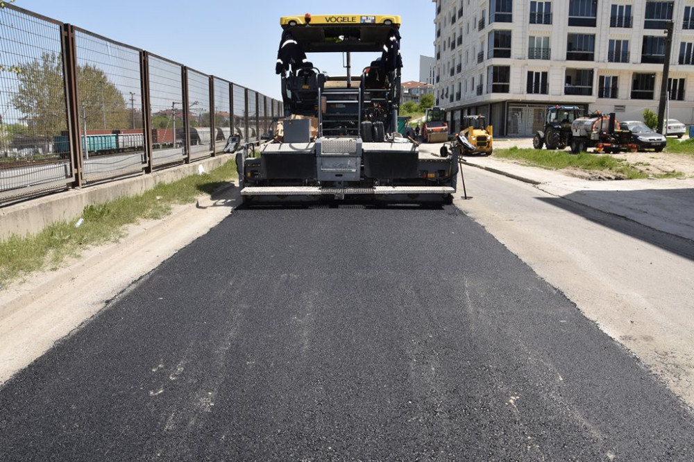 &Ccedil;ERKEZK&Ouml;Y&rsquo;DE 1500 TON SICAK ASFALT SERİMİ GER&Ccedil;EKLEŞTİRİLDİ