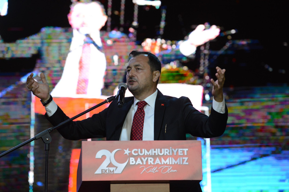 Cumhuriyet Bayramı coşkusu Hande &Uuml;nsal konseri ile ta&ccedil;landı