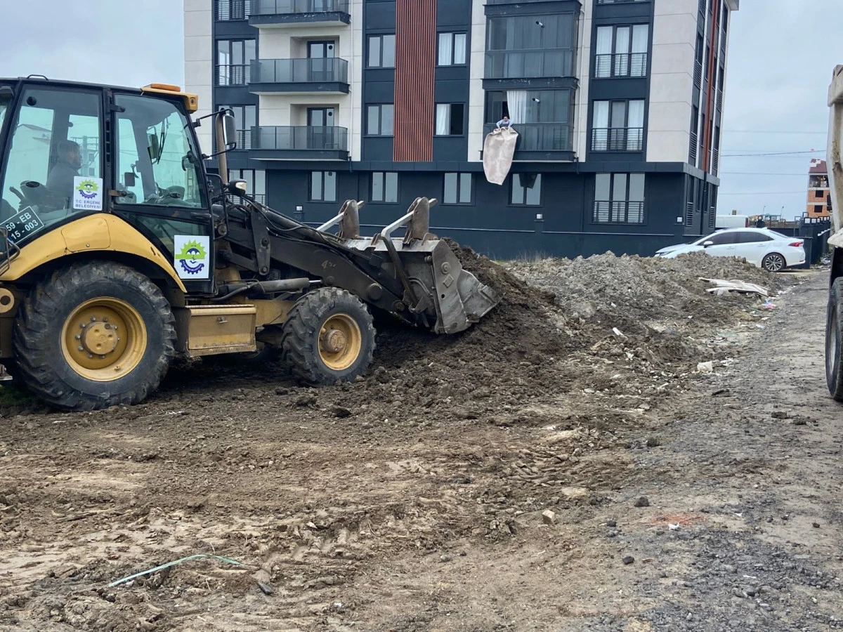 ERGENE&rsquo;DE YOL BAKIM VE ONARIM &Ccedil;ALIŞMALARI ARALIKSIZ S&Uuml;R&Uuml;YOR