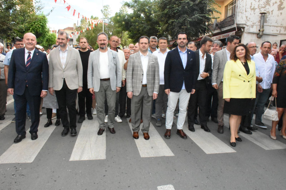 Hayrabolu Ay&ccedil;i&ccedil;eği Festivali Başladı