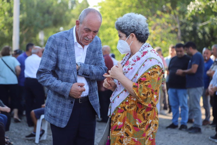 Hikmet Ata Aşure İkramına katıldı