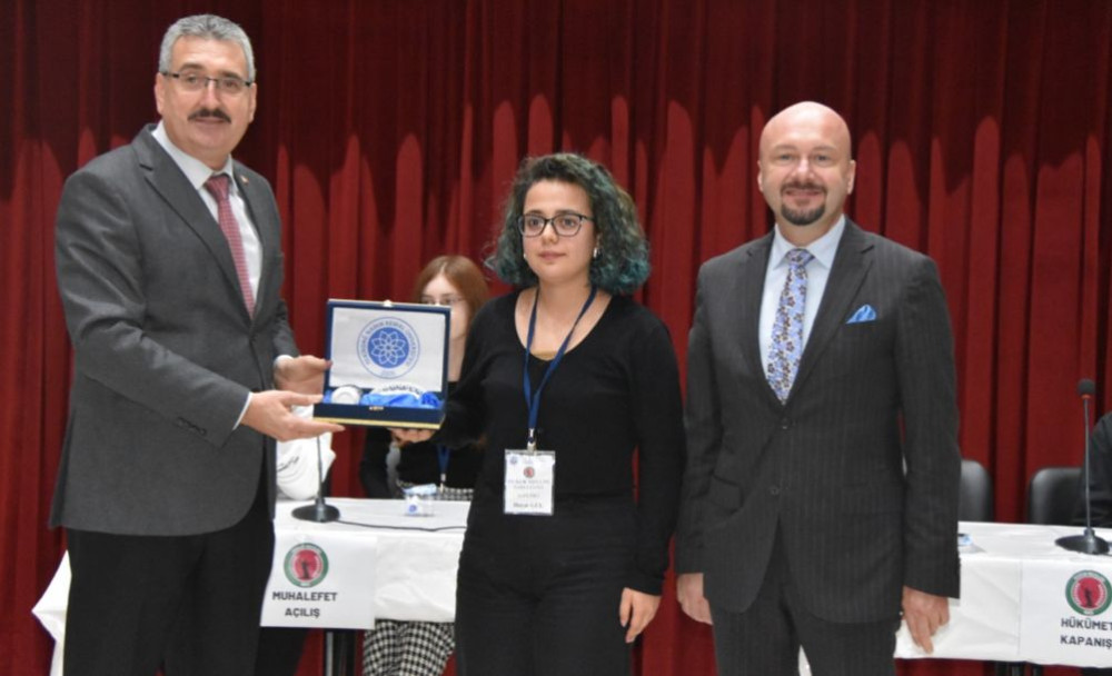 Hukuk Meclisi Topluluğu M&uuml;nazara Yarışması Finaline B&uuml;y&uuml;k İlgi