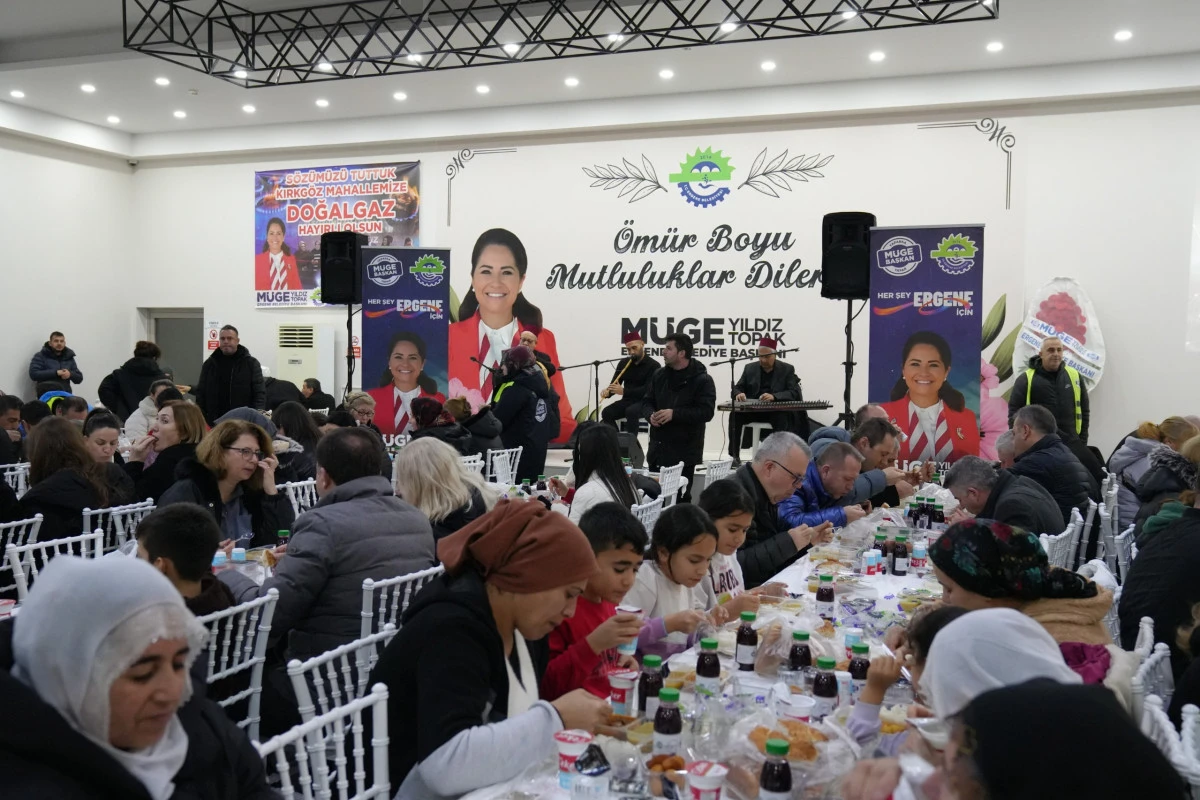 Kırkg&ouml;z Mahallesi&rsquo;nde G&ouml;n&uuml;l Sofrası: Binlerce Kişi İftarda Buluştu