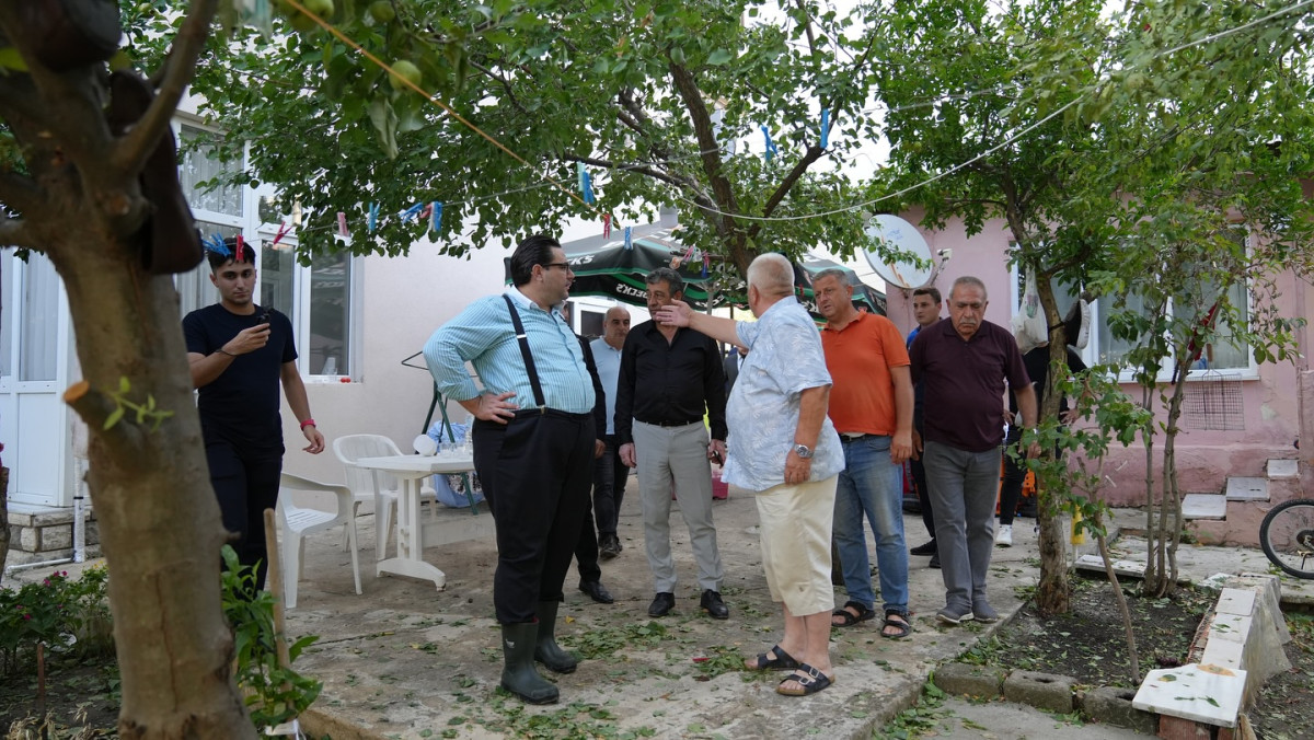 Marmaraereğlisi'nde Şiddetli Dolu Afeti: 17 Ev ve 1 Fabrika &Ccedil;atısı U&ccedil;tu, 12 Ara&ccedil; Hasar G&ouml;rd&uuml;*