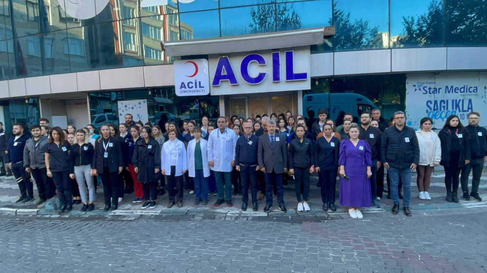 &Ouml;ZEL STAR MEDİCA HASTANESİ 10 KASIM ATAT&Uuml;RK&rsquo;&Uuml; ANMA G&Uuml;N&Uuml; D&Uuml;ZENLEDİ