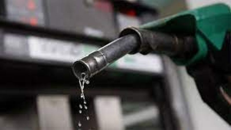 Petrol fiyatları d&uuml;şt&uuml;, benzin ve motorine indirim gelecek mi?