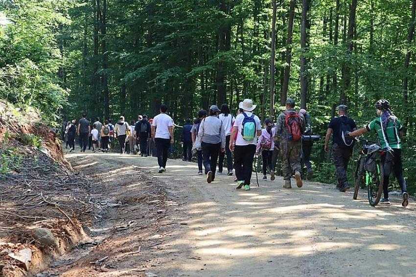 D&Uuml;NYA &Ccedil;EVRE G&Uuml;N&Uuml;&rsquo;NDE VASİKOZ&rsquo;A Y&Uuml;R&Uuml;Y&Uuml;Ş YAPTILAR