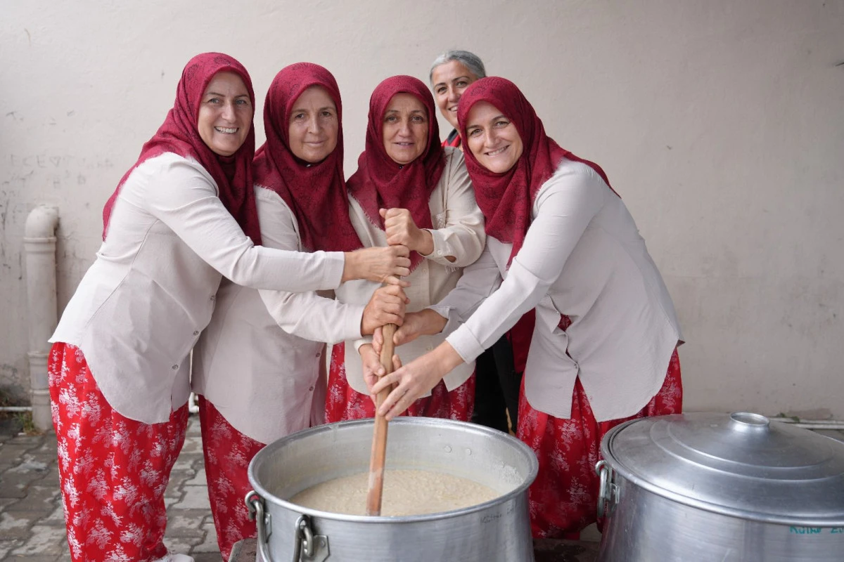 SARAY&rsquo;DA GELENEK YAŞATILDI: 8. K&Uuml;&Ccedil;&Uuml;KYONCALI KEŞKEK ŞENLİĞİ RENKLİ G&Ouml;R&Uuml;NT&Uuml;LERE SAHNE OLDU