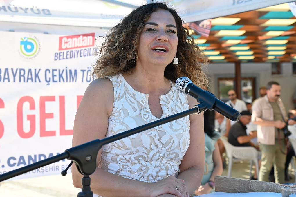 ŞARK&Ouml;Y PLAJLARINDA MAVİ BAYRAKLAR DALGALANIYOR