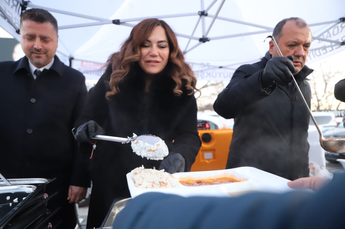 ŞARK&Ouml;Y'DE B&Uuml;Y&Uuml;K AİLEM İFTAR SOFRASI BEREKETİ BAŞKAN Y&Uuml;CEER'DEN M&Uuml;JDELER