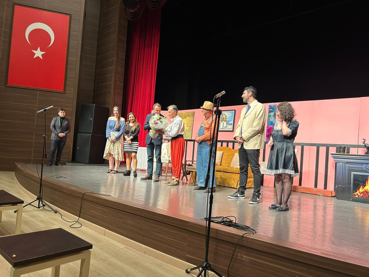 S&uuml;leymanpaşa Belediyesi Yal&ccedil;ın &Ouml;zden Tiyatrosunu sanatseverlerle buluşturdu