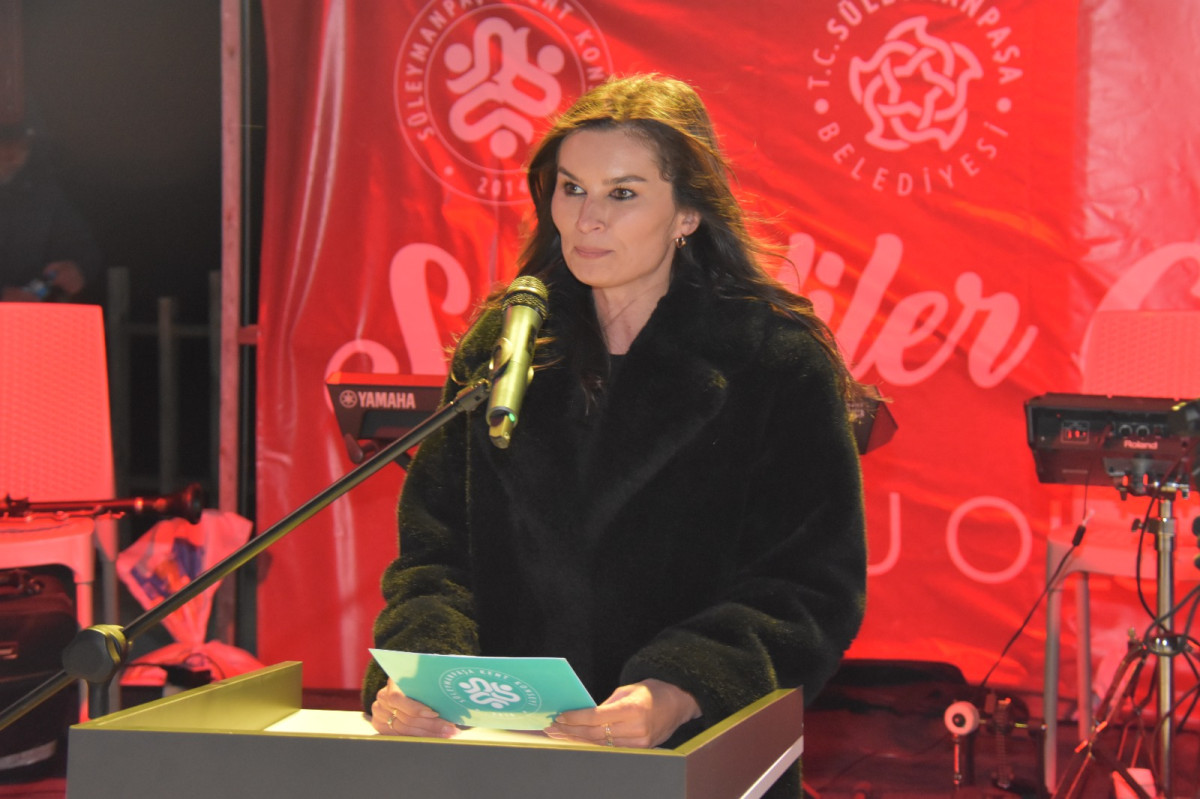 S&uuml;leymanpaşa'da Sevgililer G&uuml;n&uuml; Romantik Şarkılarla Kutlandı