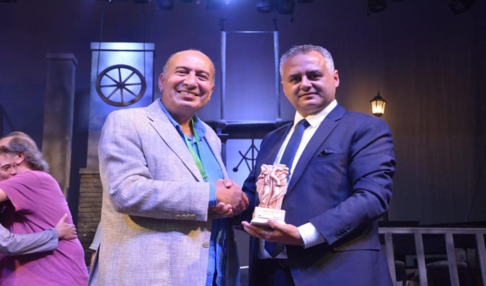 TEKİRDAĞ B&Uuml;Y&Uuml;KŞEHİR BELEDİYESİ ŞEHİR TİYATROSU  &Ouml;D&Uuml;LLERİ TOPLADI