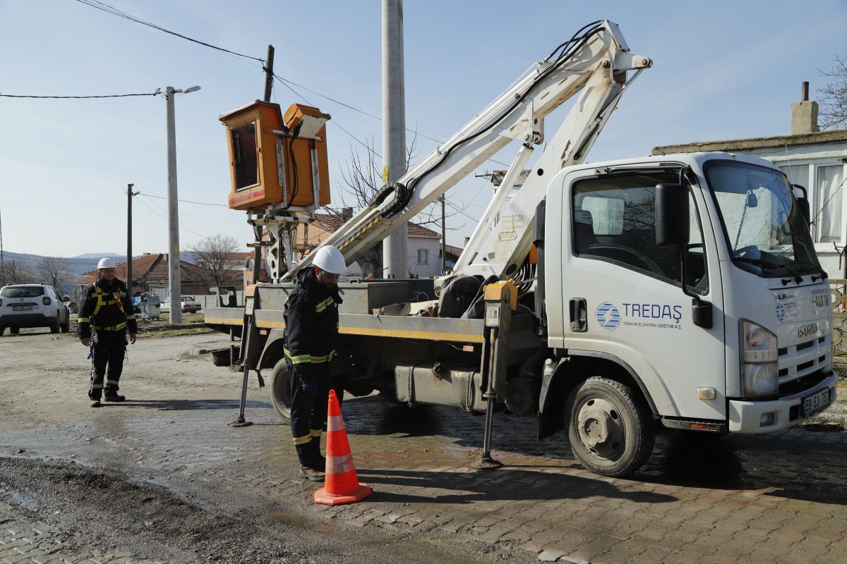 TREDAŞ ekipleri yılbaşında kesintisiz enerji i&ccedil;in g&ouml;revde