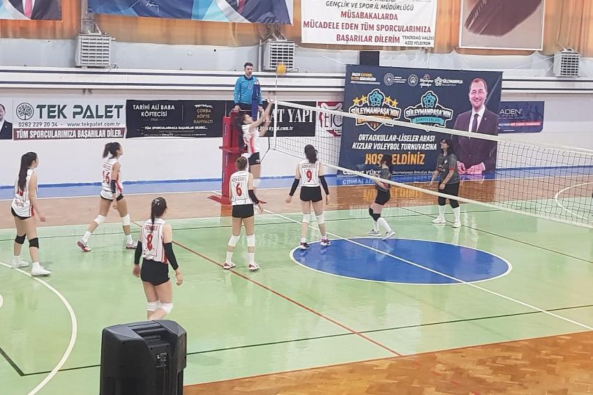 S&uuml;leymanpaşa&rsquo;nın Kızları voleybolda da y&uuml;kseliyor