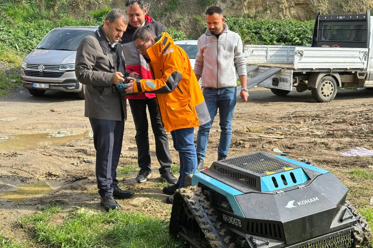 Yeni Nesil Ot Bi&ccedil;me Robotu Hizmete Girdi